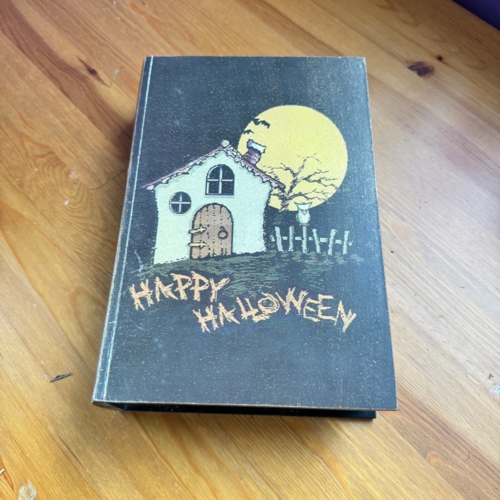 Halloween nesting book container decoration - Picture 14 of 16